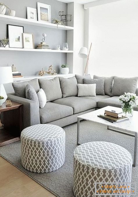 Obývací pokoj v šedých tónech v kombinaci s bílým