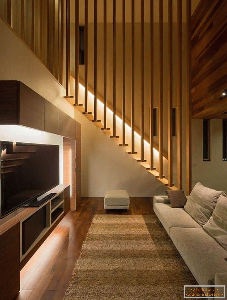 Dekorace schodů z obývacího pokoje do druhého patra