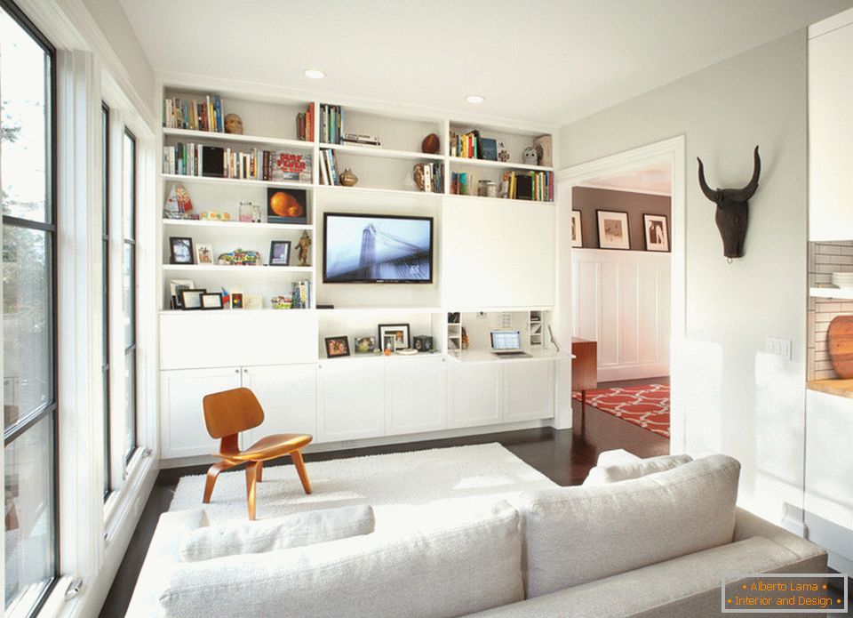 Vestavěné úložné prostory v obývacím pokoji