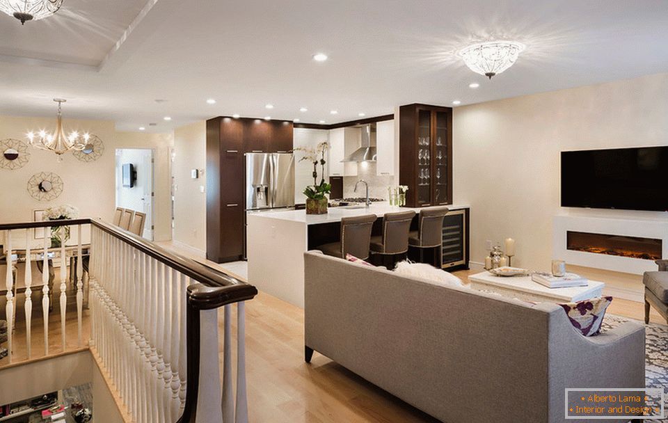 Interiérový design malé kuchyně kombinované s obývacím pokojem