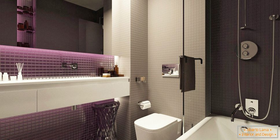 Purpurové akcenty v designu malé koupelny