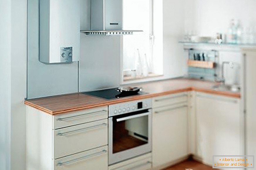 Kuchyně ve stylu high-tech s plynovým sloupem