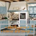 Kuchyně s modrým nábytkem