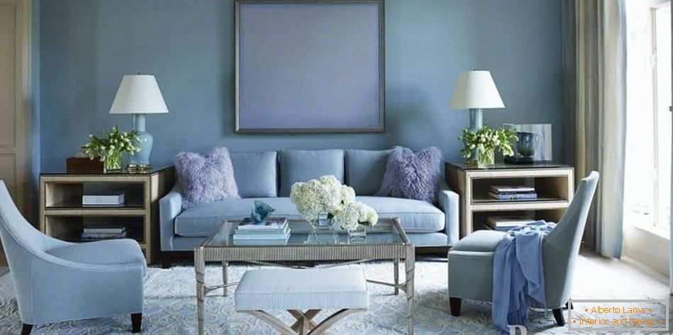Stylový čtvercový obývací pokoj v odstínech modré