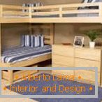 Dřevěná postel pro velkou rodinu