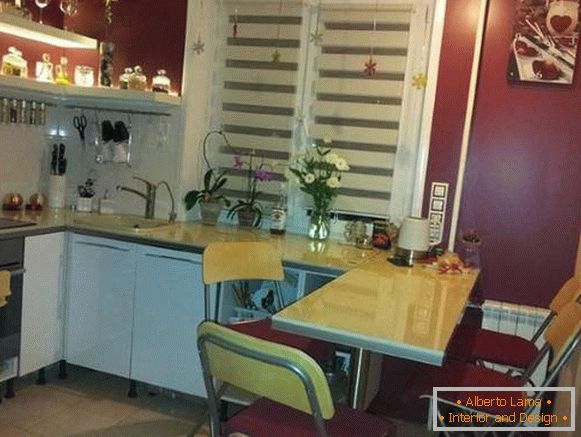 Kuchyně s barem v designu malého bytu v Chruščově