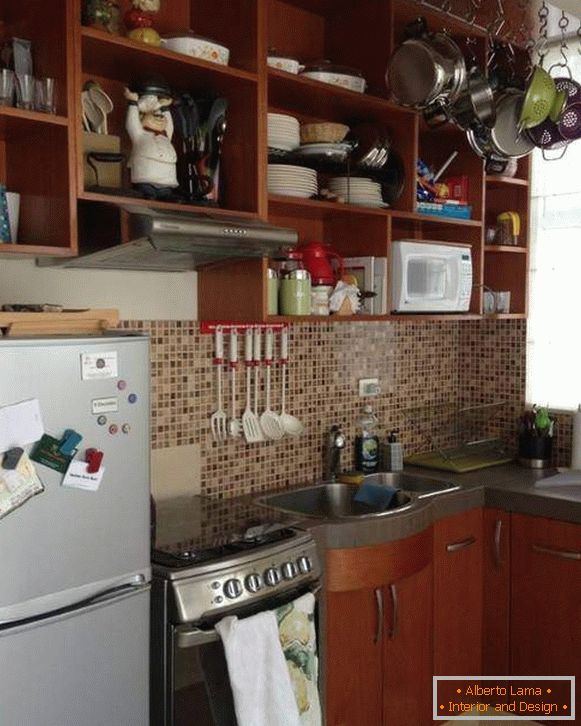 Malé moderní kuchyně 5 m² na fotografii