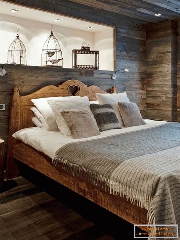 Country style ložnice s dřevem