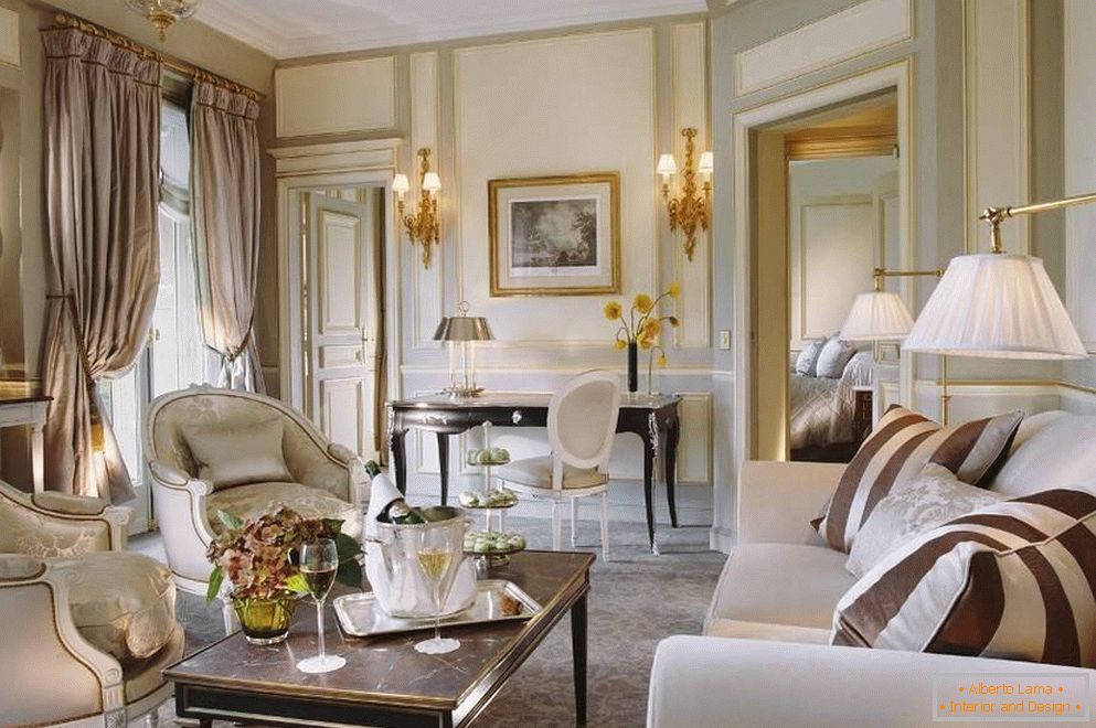 Záclony ve stylu Provence v obývacím pokoji
