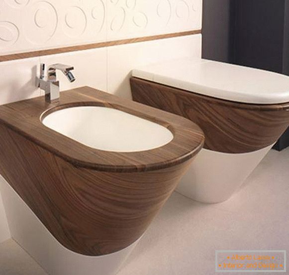 Dřevěné toaletní sedadlo