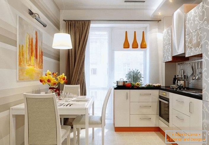 Stylový design pro kuchyňský interiér 12 metrů čtverečních. Akcenty oranžové zvětší pokoj.