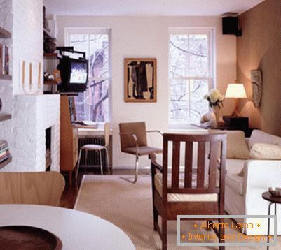 Elegantní obývací pokoj ve světlých barvách