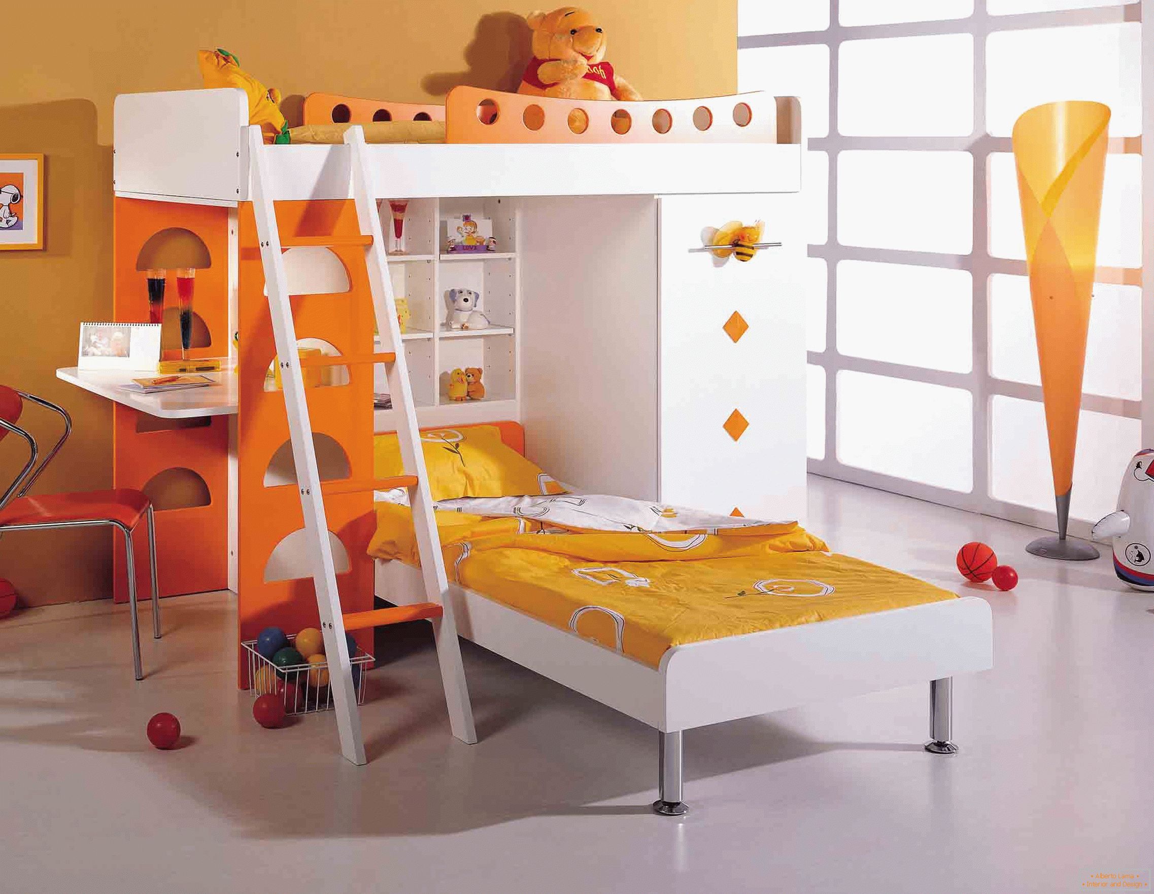 Oranžově-bílá postelová postel