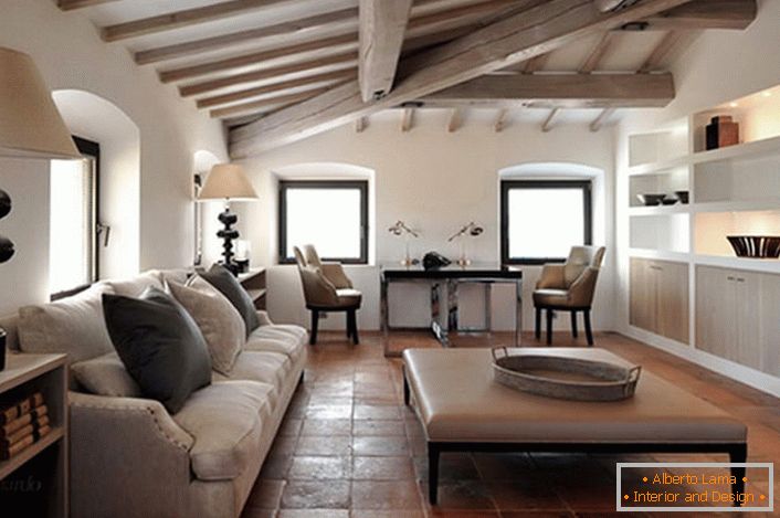 Mansard ve stylu vtipy - доказательство того, что деревенский стиль может быть элегантным и роскошным. Правильно подобранные элементы декора делают атмосферу комнаты уютной и комфортной. 
