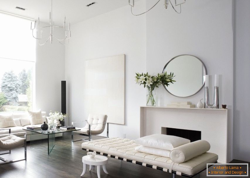 Laconický a zdrženlivý design minimalistického obývacího pokoje ve venkovském domě slavného francouzského umělce.