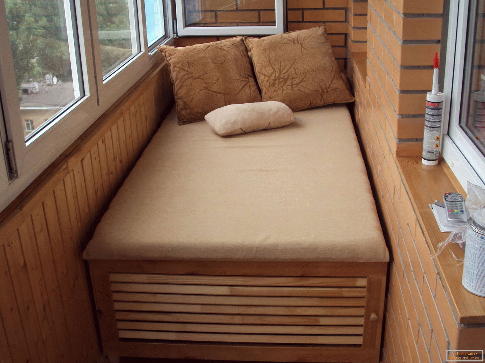 Skříň-postel na balkon