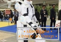 Exoskeleton HAL vstupuje na světový trh