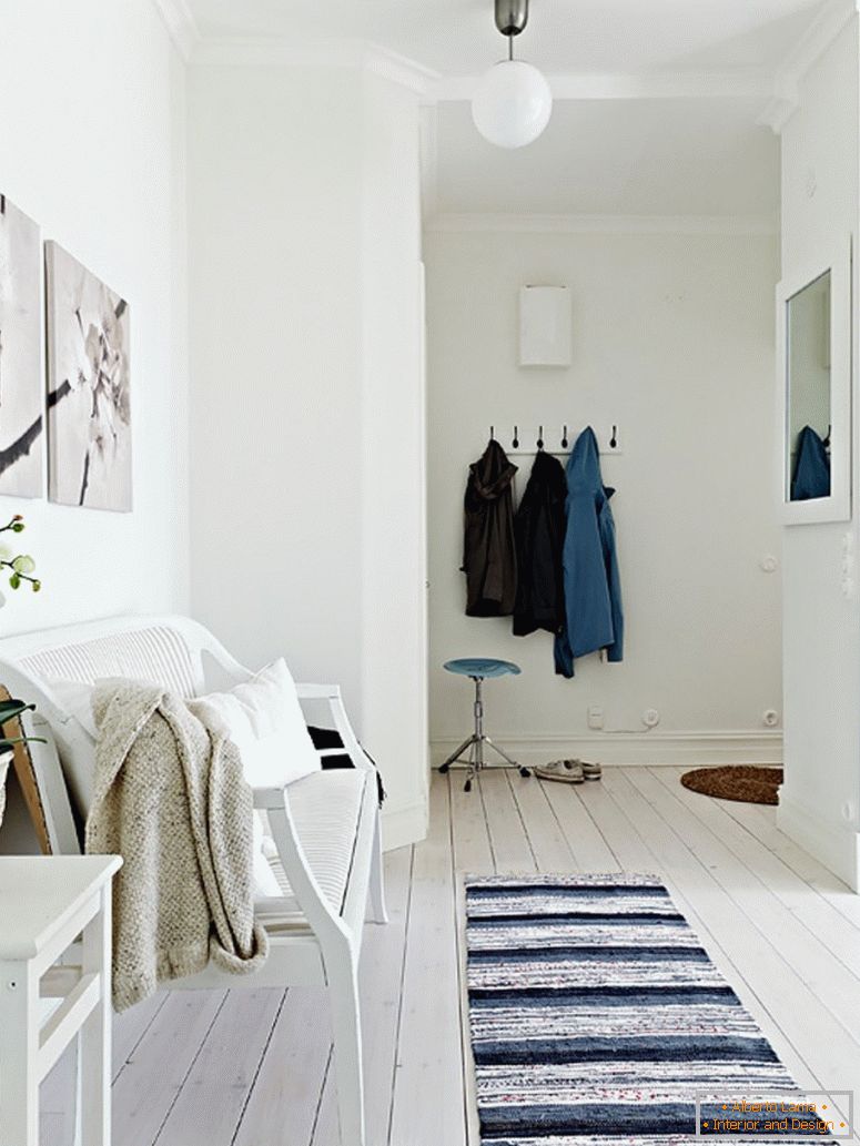 Interiér moderního obývacího bytu ve Švédsku