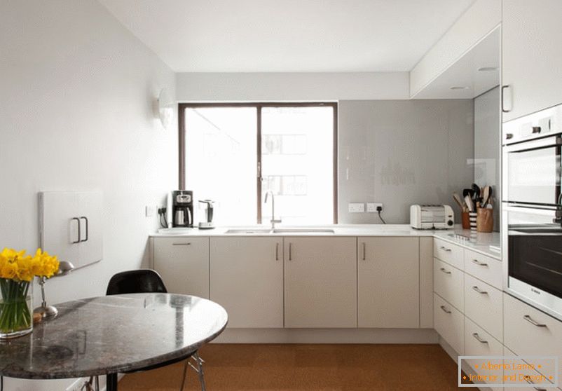 Fotografie interiéru malé kuchyně