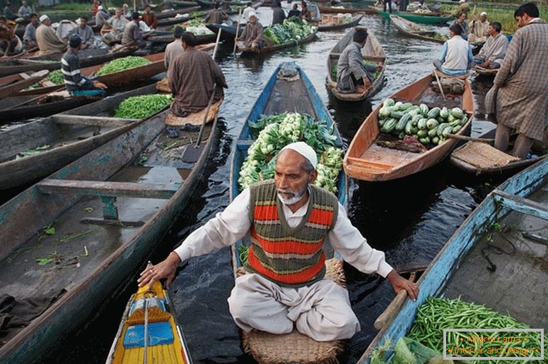 Prodejce na lodi, Indie