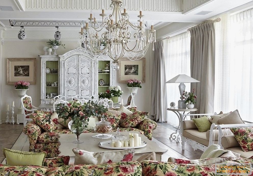 Lehkost, romantismus, jednoduchost interiéru ve francouzském stylu