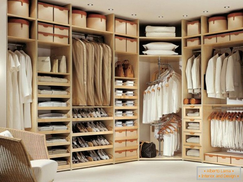 Šatník z komory - nápady na fotografování, jak změnit komoru