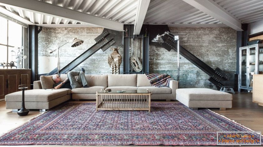 Použijte koberec v podkroví ve stylu salonku