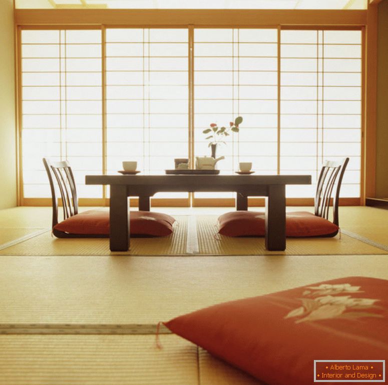 zdobení-obývací pokoj-s-japonský-styl-plus-a-stolní-a-vase-of-kytky-pak-polštář-plus-koberec-1024x1017