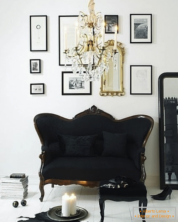 Luxusní interiér v černé a zlaté výzdobě