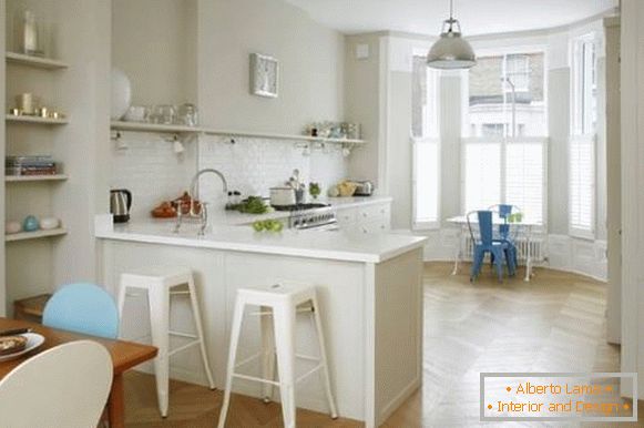 Kombinovaná kuchyně obývací pokoj s bay window - interiér fotografie
