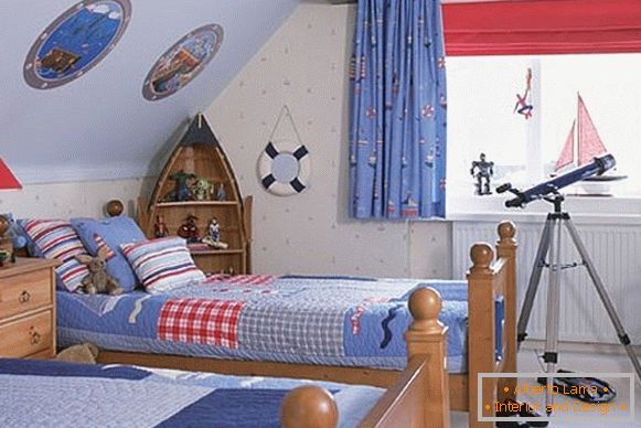 zajímavý interiér dětské ložnice pro chlapce v podkroví
