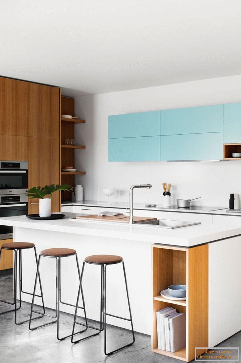 konzoly-interiéry-kuchyně-modré-dřevěné-skříně-20160420121120-q75dx800y-u1r1g0c