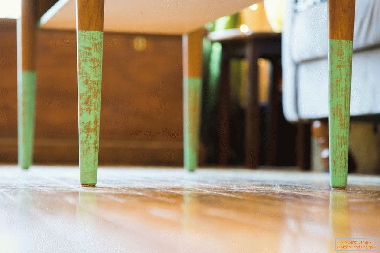 Dřevěná podlaha в интерьере маленькой квартирки