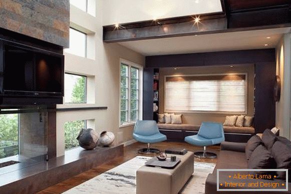 Obývací pokoj s vysokými stropy ve stylu high tech