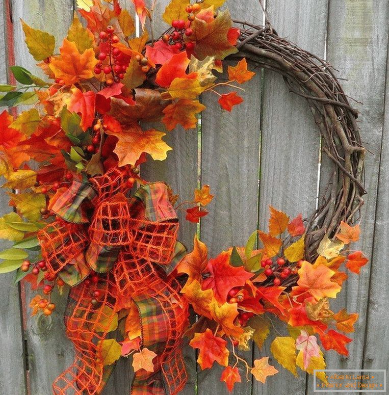 Krásný ornament - věnec větví a listů