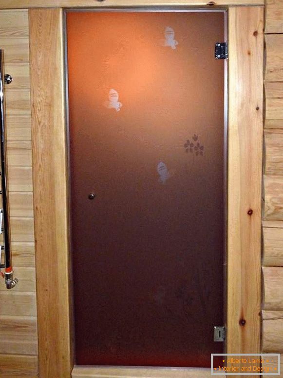 Vybíráme vysoce kvalitní skleněné dveře pro saunu a koupel