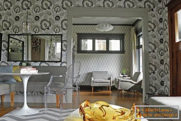 Různé tapety v interiéru - krásná kombinace na fotografii soukromého domu