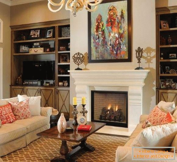 Luxusní design obývacího pokoje s krbem v apartmánu - foto