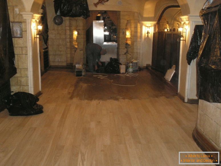 Jak malovat parkety je jednoduchá instrukce pro začátečníky.