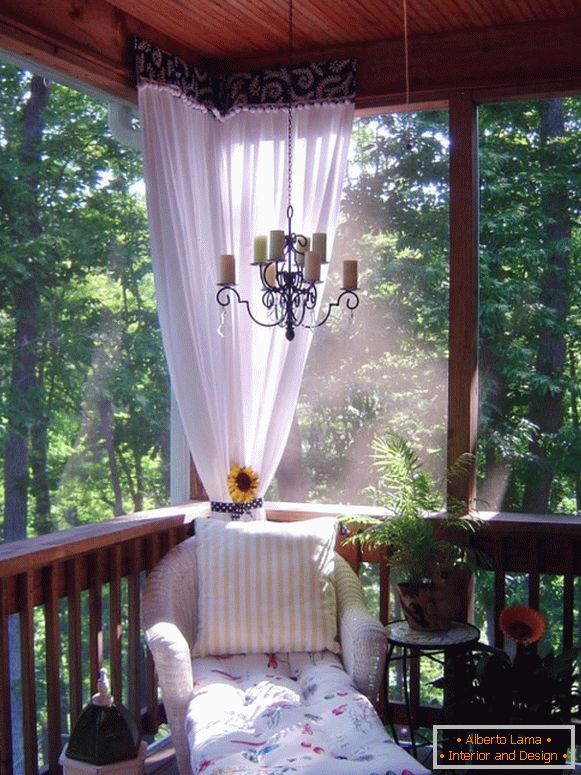 Krásný design verandy v rustikálním stylu