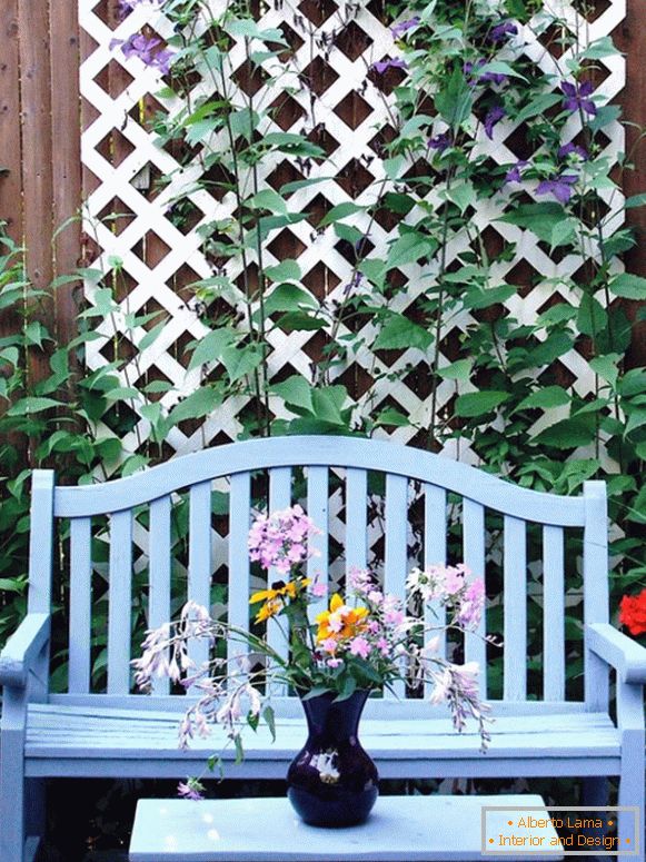 Idea pro zdobení plotu ve dvoře