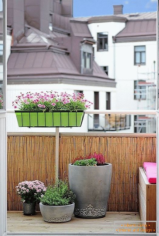 Útulná veranda na malém balkoně