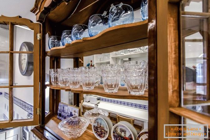 Starožitné vitríny pro nádobí