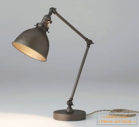 Stolní lampa s vodícími stínítky