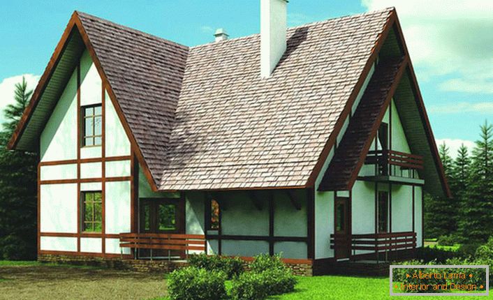 Fasáda budovy domu je zdobena podle požadavků skandinávského stylu. Kontrastní dřevo se stává pozoruhodným rysem stylu. 