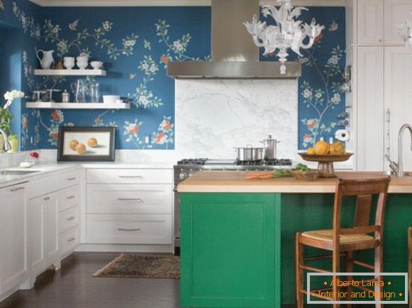 Kuchyně s malovanými stěnami