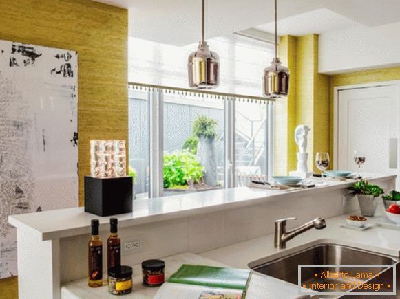 Kuchyně s texturou žluté stěny