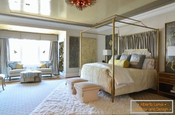 Elegantní stropní strop s kovovým efektem v designu ložnice