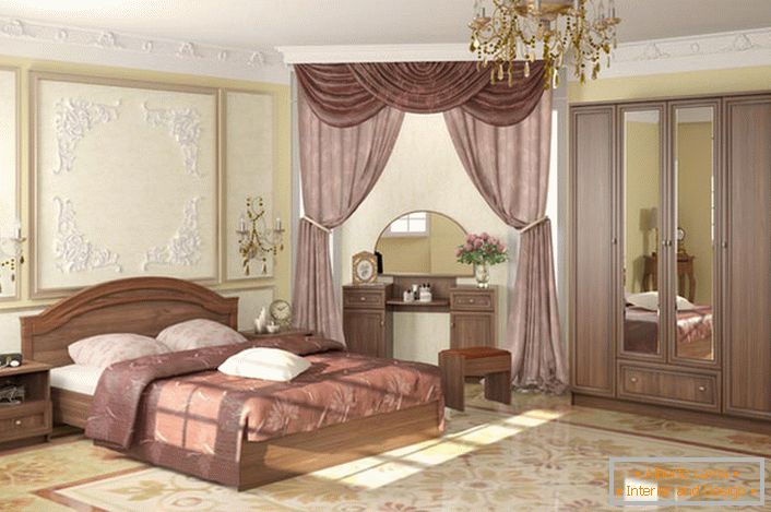 Elegantní modulární nábytek v klasickém stylu pro ušlechtilou luxusní ložnici.