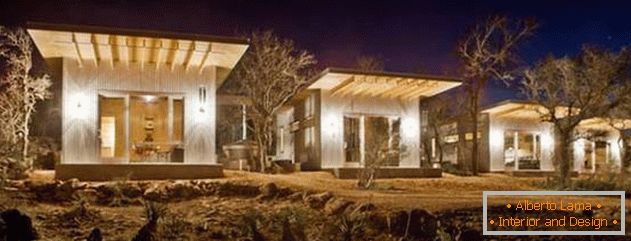 Malý levný dřevěný dům v USA: ночью